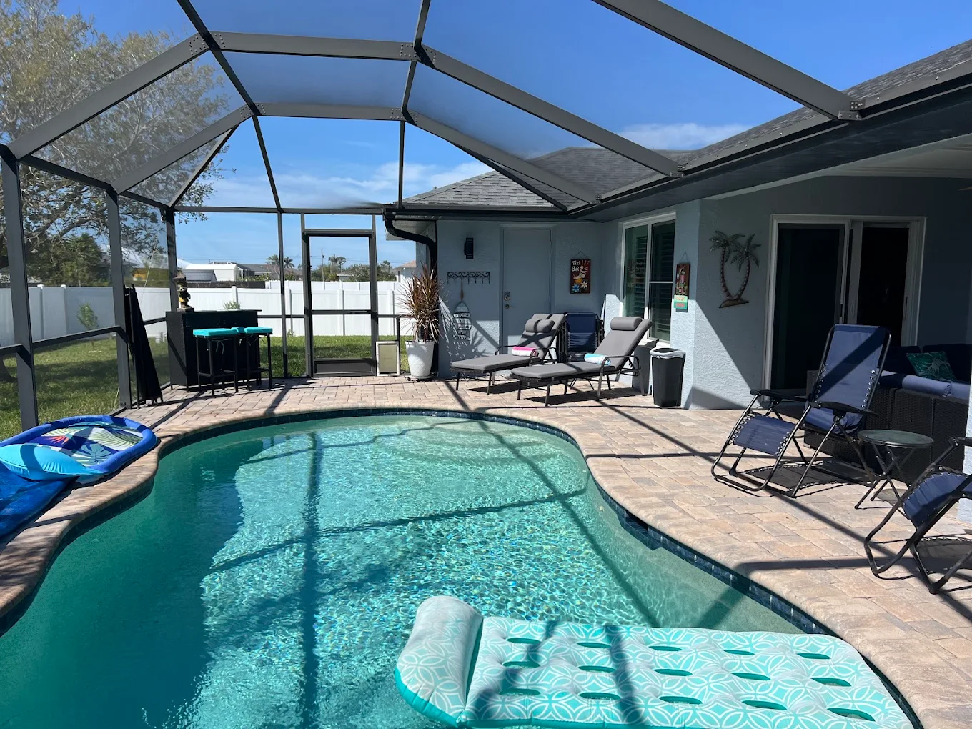 Cape Coral pool with screen enclosure and clean water